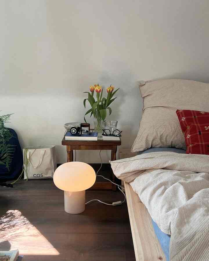 suka kamar saya yang berwarna netral dengan kehangatan dan kenyamanan !!  #cozybedroom #neutralcolor 