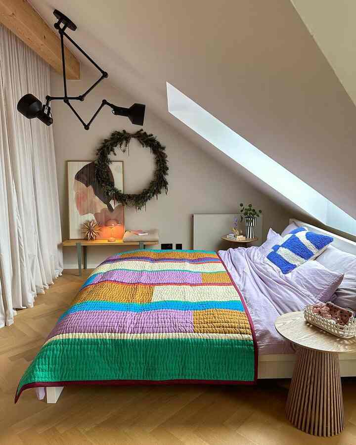 Loving a vibrant rainbow-colored bedding set and detail of this room decor ! Credit: @hej_sylwi 
#colorfulbedding #roomstyling #scandihome #scandinavianstyle