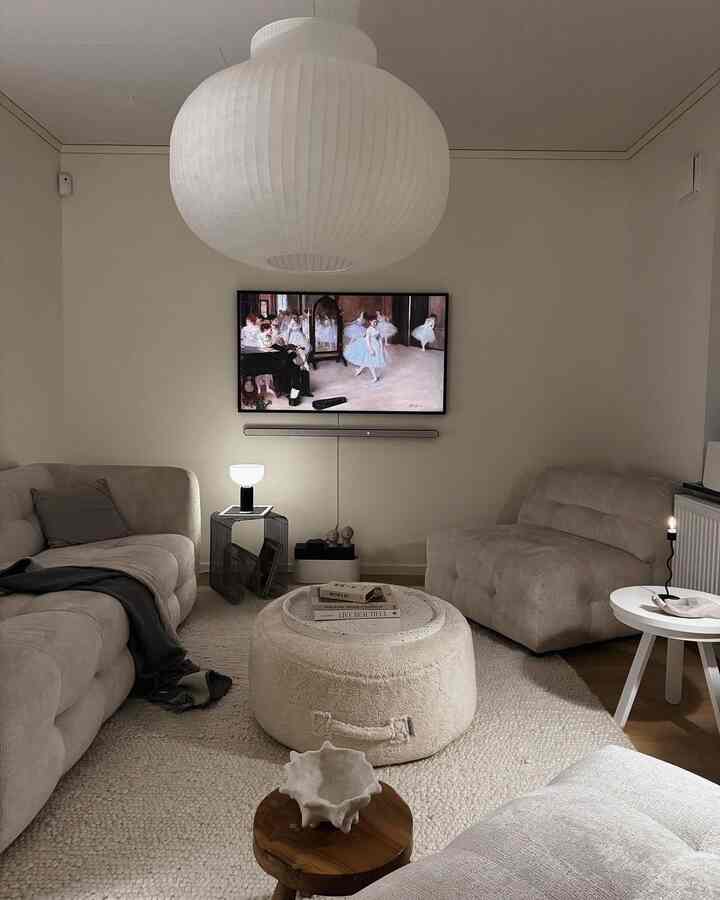 Modern meets natural for the ultimate cozy vibes 🌿✨ Credit: @myyjapandihomee #ModernNatural #CozyLiving #HomeSweetHome #whiteinterior #Cozy 