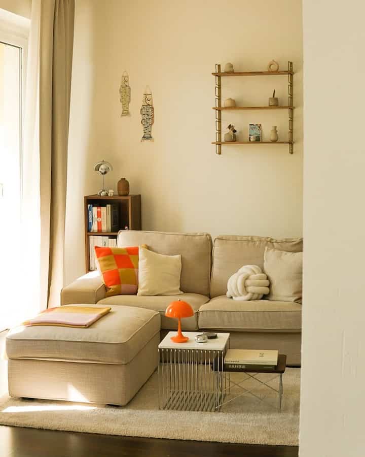 <span data-sheets-root="1" style="color: rgb(0, 0, 0); letter-spacing: normal; font-size: 10pt; font-family: Arial;">Minimalist vibes with a playful pop of orange 🧡✨ Credit: @vashny_ #MinimalLiving #PopOfColor #HomeDecor #colorful #flowerpot #lamp</span>