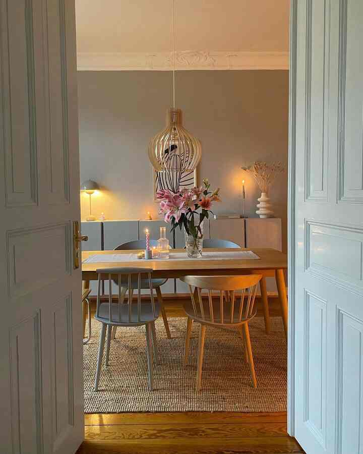 Living the dream in my French modern kitchen with beautiful flowers! 🇫🇷🌼 A perfect blend of style and charm. Credit: @eimsbude #FrenchKitchen #FlowerPower #cozykitchen