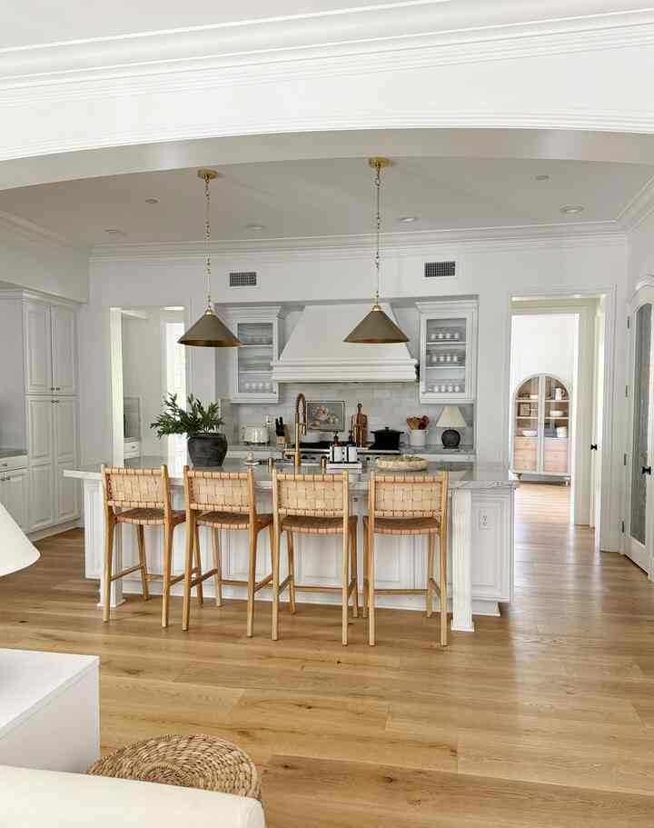 Neitral, classic and organic kitchen. #kitchendesign #kitcheninspo #counterstools #mcgeeandco