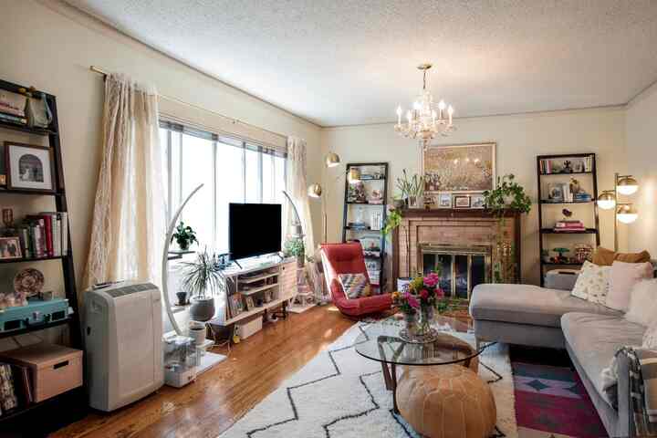 A little chaos, a lot of charm Welcome to my eclectic haven #LivedInLook #HomeGoals