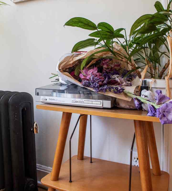 Create zones for different purposes. Meet my music corner! #designessentials