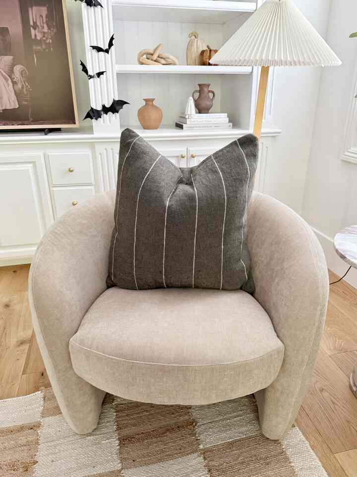 Halloween living room decor. #neutralcolors #halloweendecorations #halllweendecor #cozylivingroom