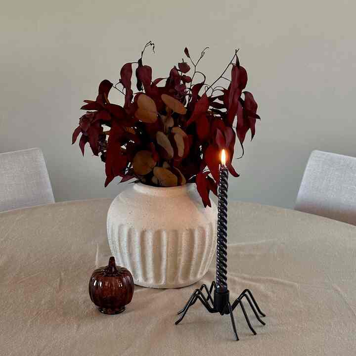 Halloween dining table decor 🕷️🖤 #halloween #halloweendecor #diningtable #tapercandle 