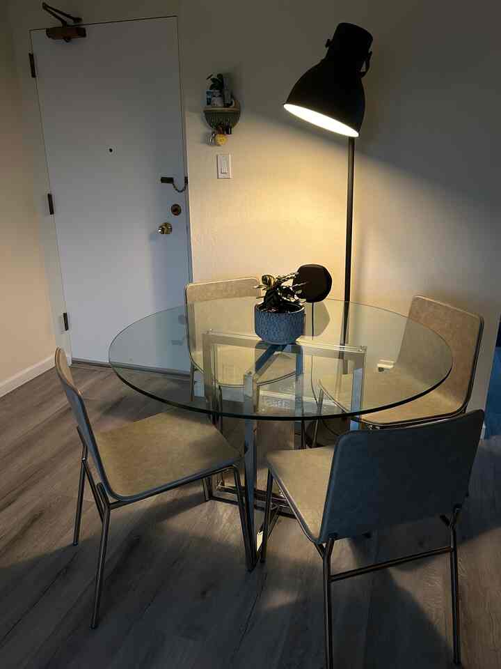 A sneak peek of my minimalistic and modern dining room 🍴 #diningroom #minimalist #greytones