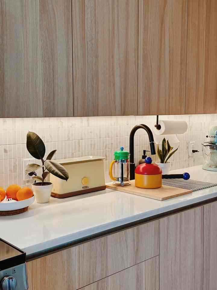 love my cute and colorful kitchen! #retro