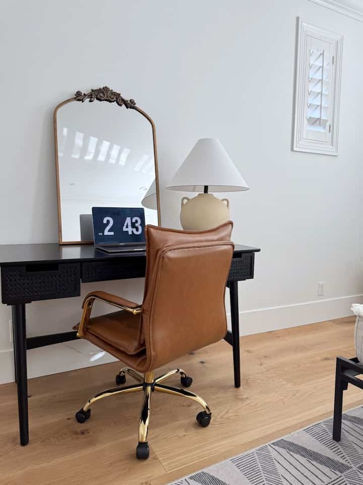 Modern, neautral work space! #deskinspo #moderndeskchair #modernglam #moderndeskstyling