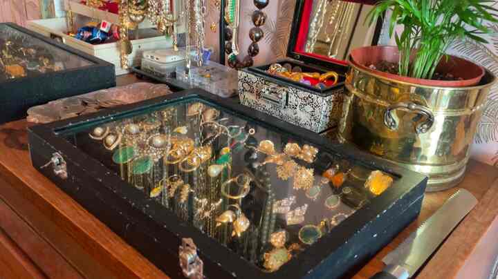 <span data-sheets-root="1" style="color: rgb(0, 0, 0); letter-spacing: normal; font-size: 10pt; font-family: Arial;">My #maximalist tendencies definitely extend to my #jewelry collection! I display my costume jewelry on my storage unit. You can see the #frenchdoors lead into my #livingroom from my #pinkbedroom! #colorfulinterior</span>