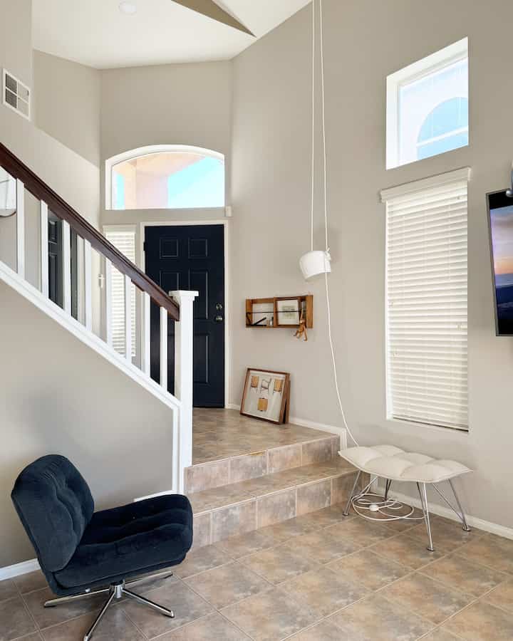 Peaceful afternoon…☺️

#lightingfixture #pendantlighting #loungechair #knoll #ikea #livingroom #livingroominterior 