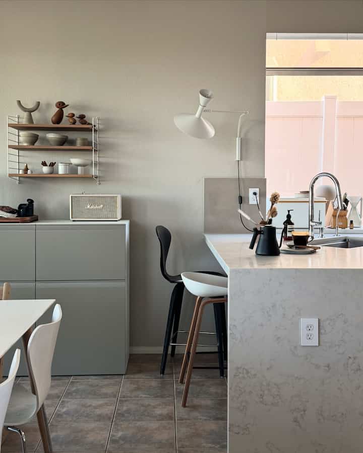 Small kitchen decorating ideas

#homedecor #moderndecor #modernkitchen #modernkitchen #scandinavianstyle #counterstool #wallshelf #walldecoration #homesweethome #kitcheninterior #smallkitchen #ikeakitchen #ikeacabinet #besta 
