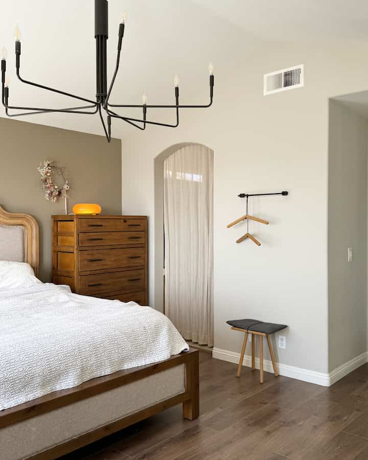 Cozy bedroom decor 🤎


#bedroom #bedroominterior #masterbedroominterior #masterbedroom #cozyhome #cozybedroom #woodenfurniture #dresser #woodeninterior #roominterior #roomdecoration #roomandhome 