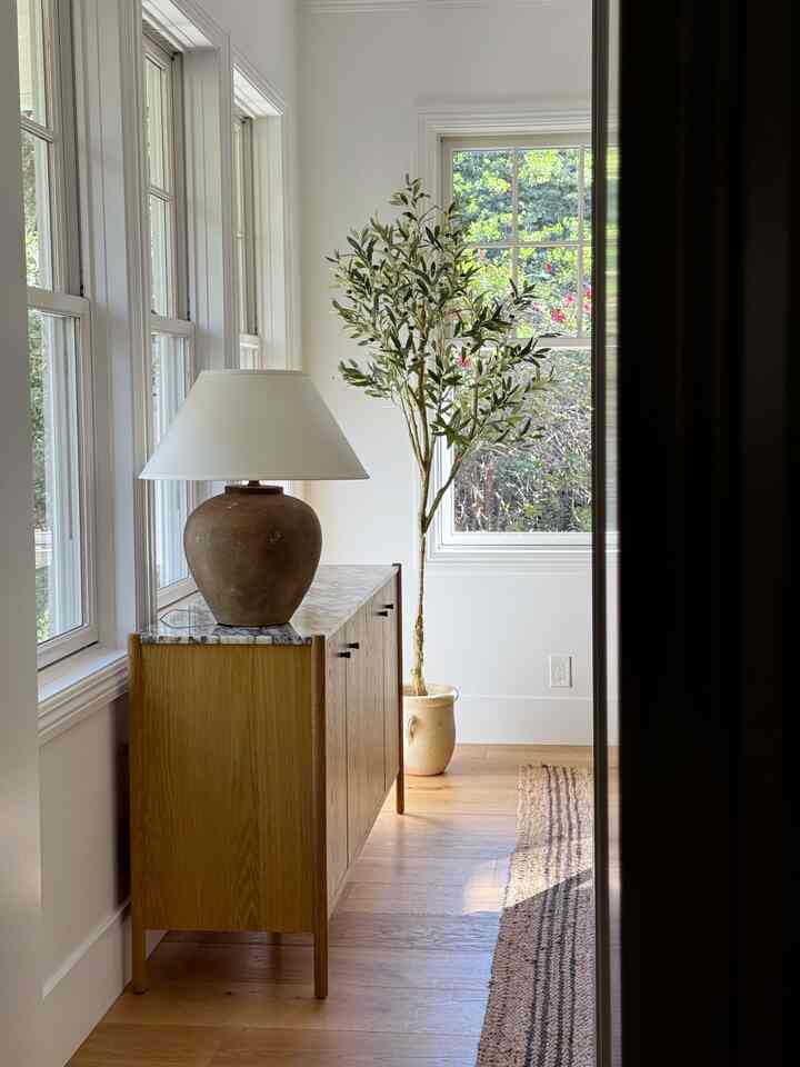 Side angle of sideboard in dining room. #dinngroomdecor #sideboarddecor #modernorganic #modernneutraldesign