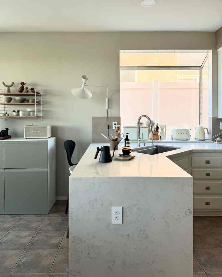 Small kitchen interiors ✨

#smallkitchen #smallhouseinterior #whitekitchen #kitchenlighting #stainless #cabinet #knobs #ikea #ikeacabinet