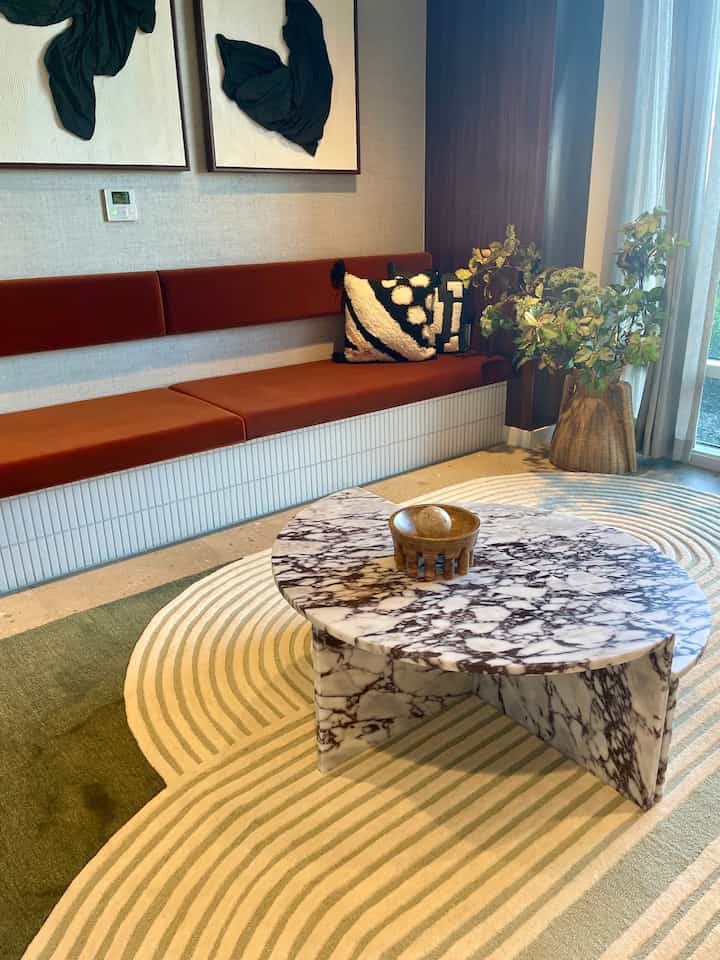 Cute waiting area, perfect for a quick talking session over coffee. #waitingarea #livingroom 