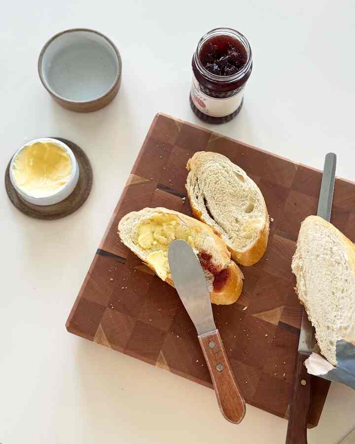 Store easy-to-spread butter at room temperature. Keep your butter fresh and soft!
#butterkeeper #butterbell #frenchbutterkeeper 