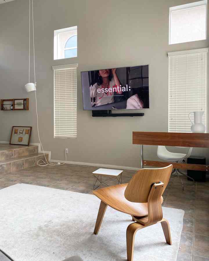 Mid century inspired living room 

 🤎

#mcm #midcenturymodern #georgenelsen #eames #danish #furnitureinterior #furniturearrangement #livingroominterior #cozyhome 