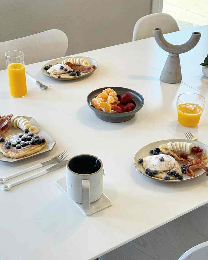 Brunch setting ✨

#ikeaglass #ikea #cutlery #ceramics #ceramicplate #pottery #onthetable #brunch #brunchsetting