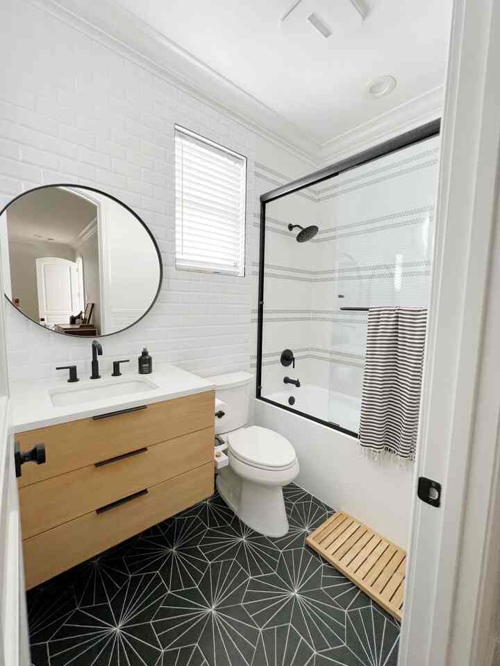 Kids modern, patterned bathroom. #modernbathroom #kidsbathroom #bathroomcleaning #bathroomdesign