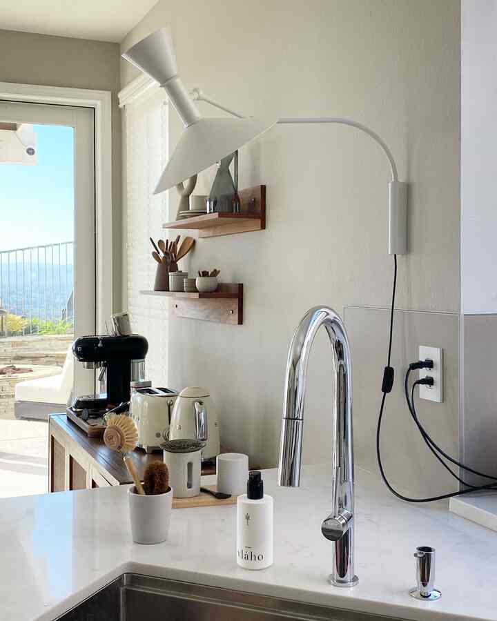 Small kitchen interiors ✨

#smallkitchen #whitekitchen #simpleinterior #faucet #kitcheninterior #walllighting #neutral 