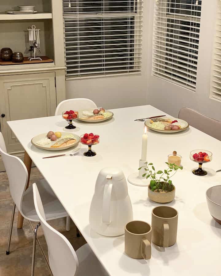 Dinner setting ✨

#dinnersetup #onthetable #pottery #dinnerplate #dansk #ceramics 