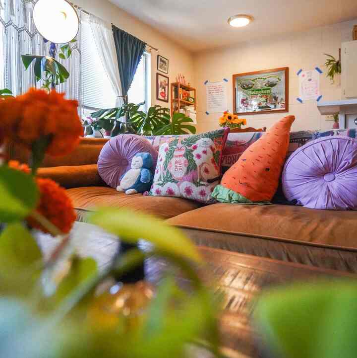 I love adding little characters like Snorlax and Mr. Carrot among my cushions. They’re great snugglers! #electic #colorfulinterior