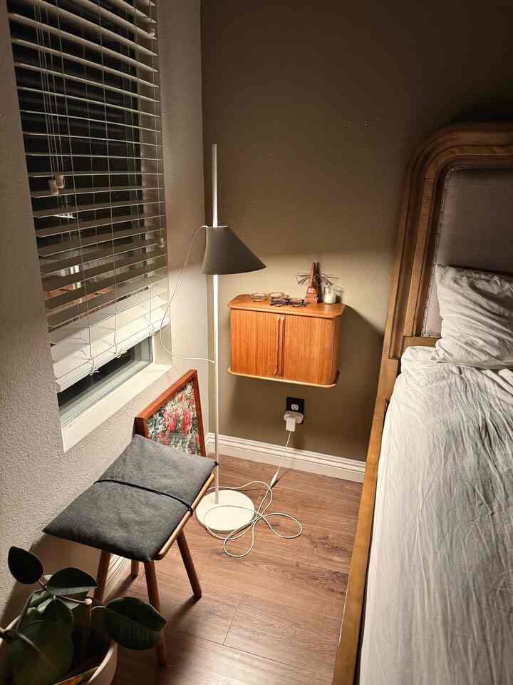 Absolutely love the wall cabinet I found at a thrift shop! 😎

#vintage #vintagefurniture #wallcabinet #bedroominterior #bedroomdecor 