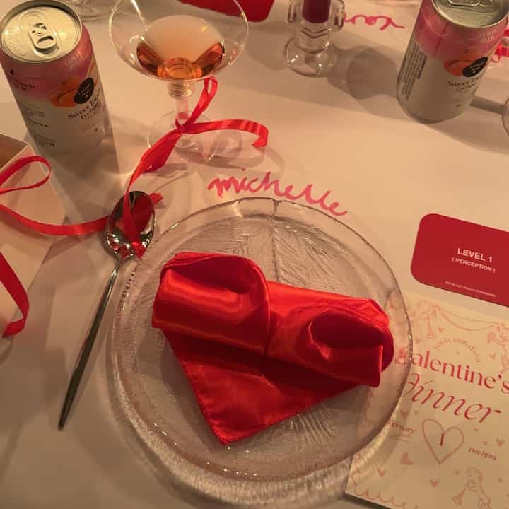 all in the details 🥰 #galentines #dinnerparty #hostideas