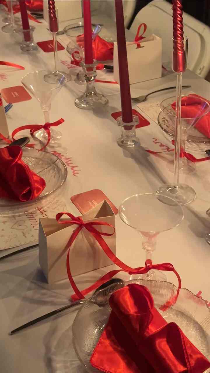 Galentine’s decor = lots of pink, ribbons and rose 💕🙈 #valentines #holidaydecor #loftapartment #hosting