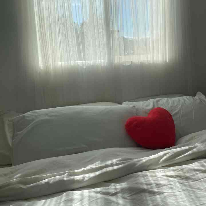 A pop of color for valentine’s day #heart #popofcolor #red #valentinesday