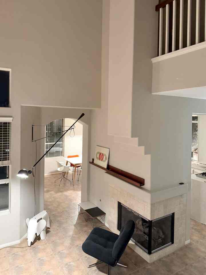 Living room interiors ✨

#livingroominterior #livingroom #flos #lightinginterior #lightingeffect #midcenturymodern #mcm