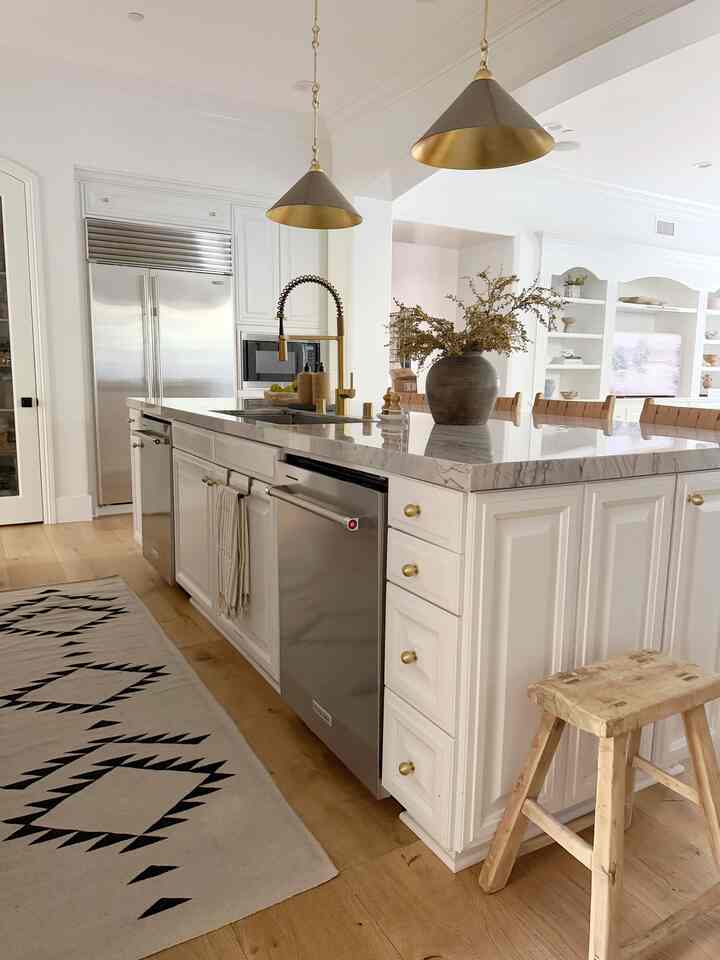 Modern kitchen design styling. #kitchendecor #kktcheninspo #kitchenstyling