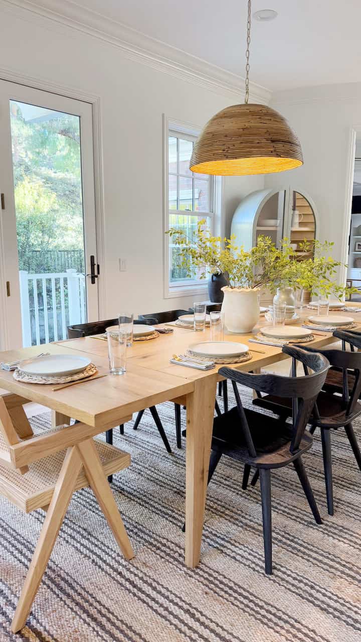 Modern kktchen design video. #diningroomstyling #diningroomdecor #placesettingvideo