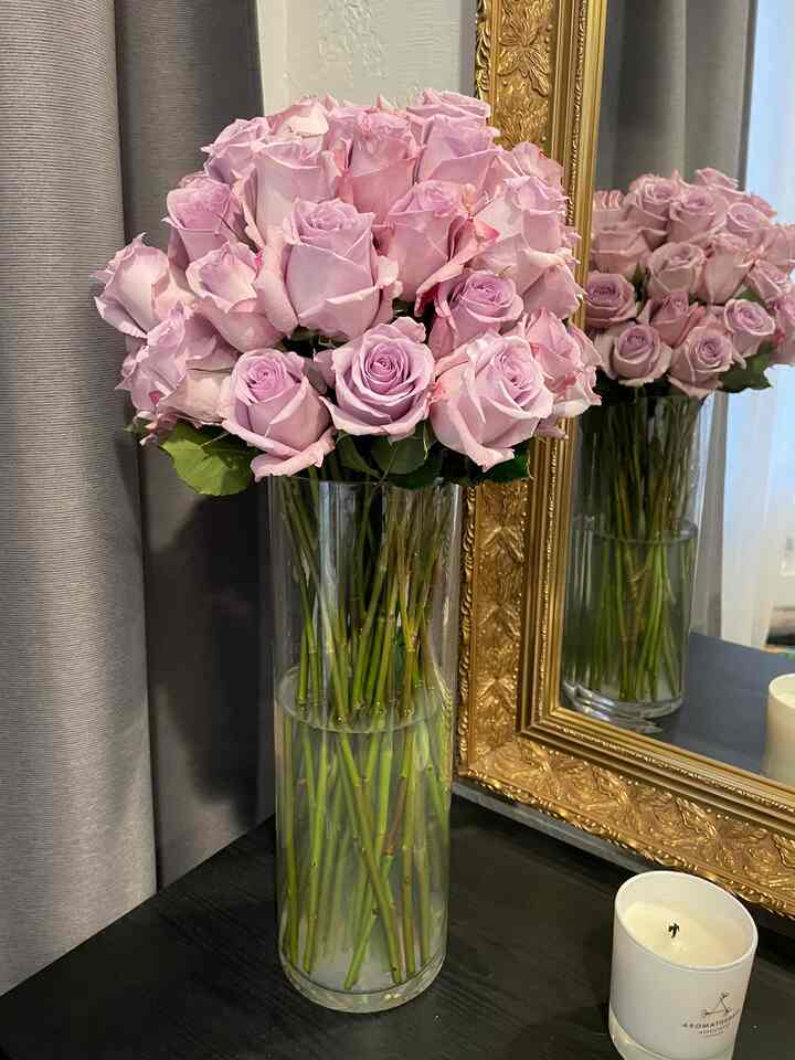 Decorating for galentine’s day with more flowers! #roses #flowerarrangement