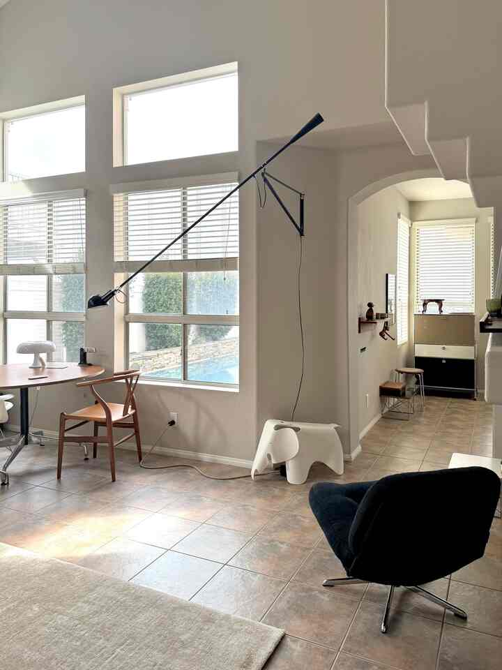 Love our wall lighting in the living room ✨

#walllighting #flos #lightinginterior #livingroominterior #livingroomdecor #ikea #ikeafurniture #wishbonechair #mcm #midcenturymodern 