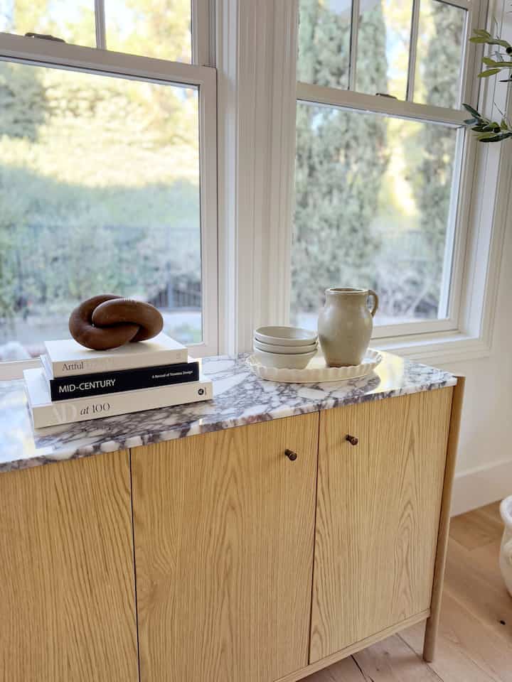 Modern Sideboard Styling. #sideboardstyling #bookdecor #homedecor