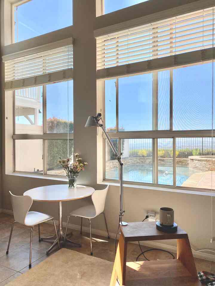 View from my home 🌷

#view #coffeetable #lighting #artemide #livingroom #homecafe