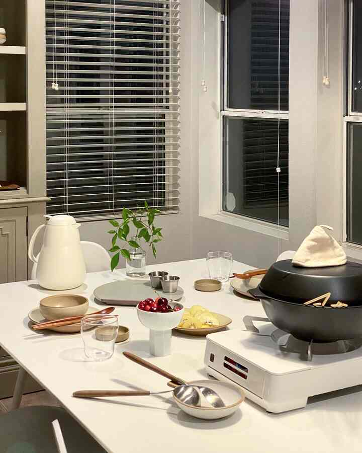 Oden soup on a rainy day ☔️😋


#onthetable #dinnermenu #dinner #ceramicbowl #pottery #tablesetting 