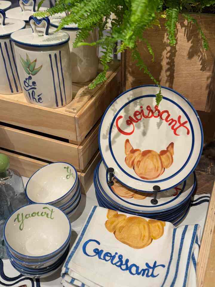 Belle Journée Stoneware Dessert Plates from Anthropologie #dishware