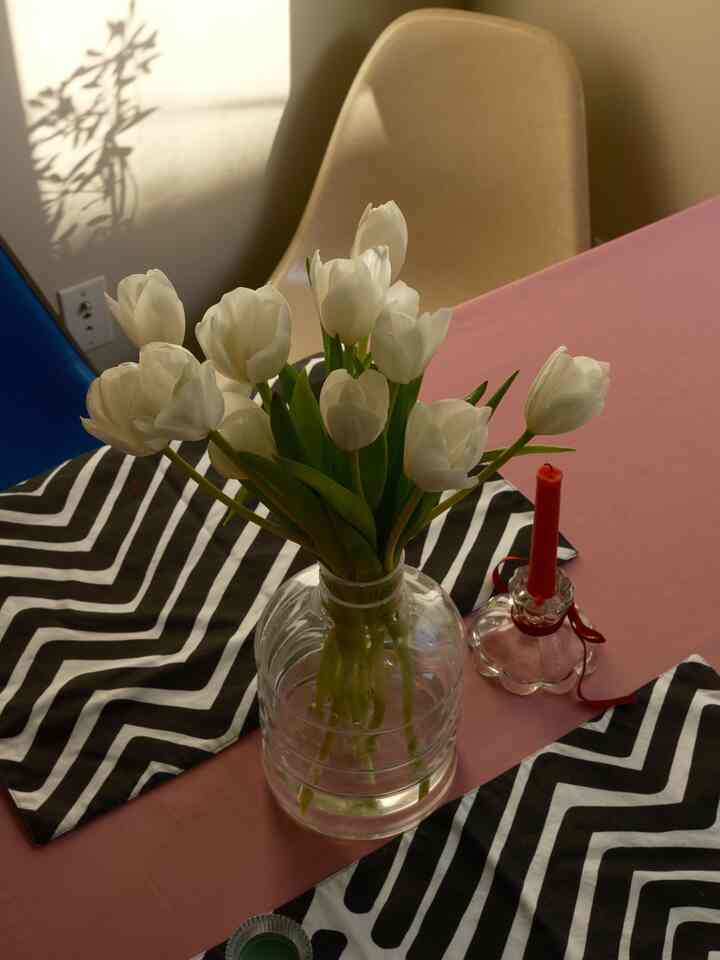 Flowers always make the table perfect🌷🌷

 #tablesetting #tabledesign #interiorprops 