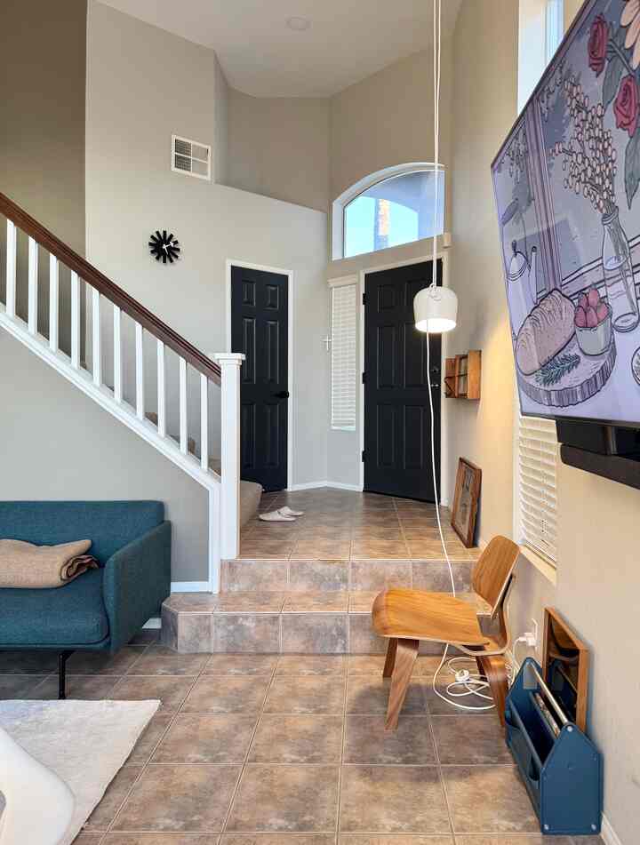 Mid Century Modern home styling ✨

#midcenturymodern #vitra #furnitureinterior #furniturearrangement #wallclock #woodinterior