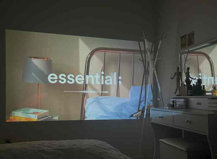 My favorite moment of the day🤍

#bedroominterior
#whiteinterior
#beamprojector