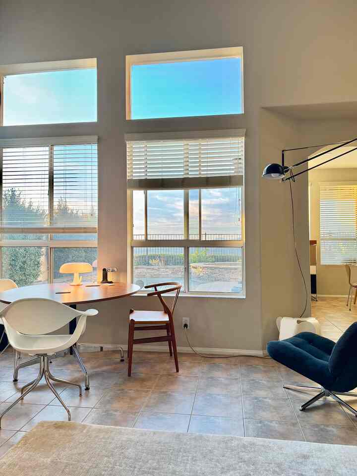 View from my window ✨

#livingroom #midcenturymodern #chair #lightinginteriors #ikea #ikeachair #loungechair 