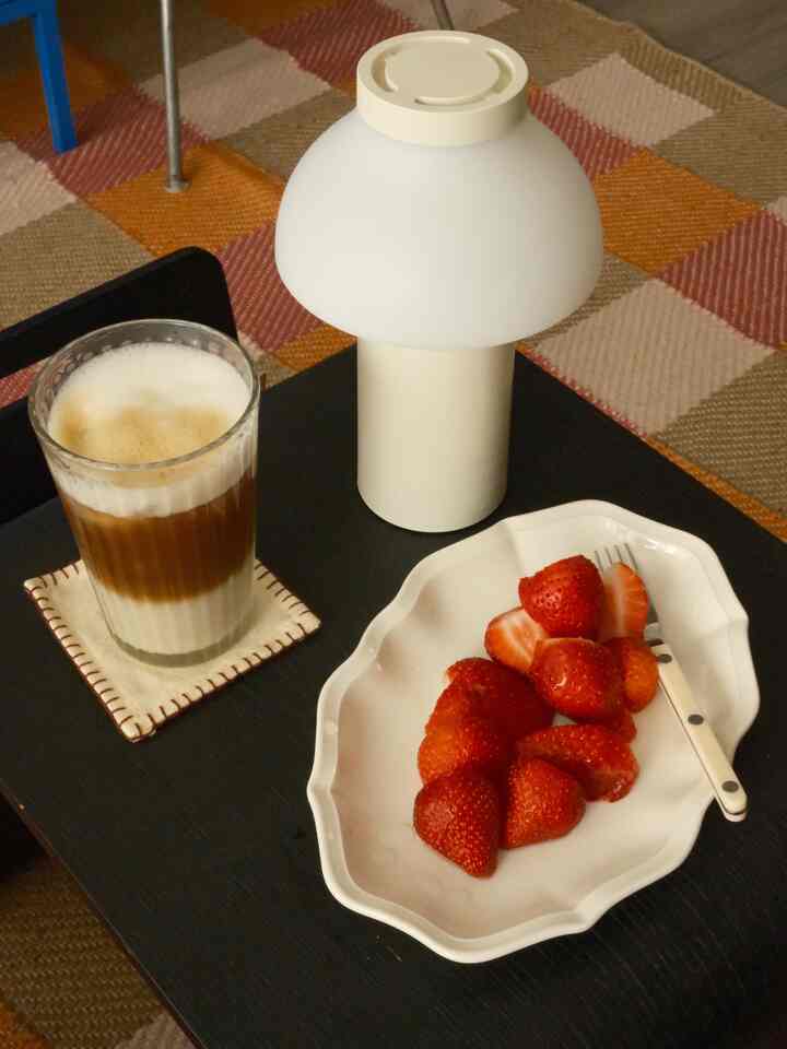 Sunday afternoon coffee on my favorite mag table #magtable #haylamp #sabreparis
