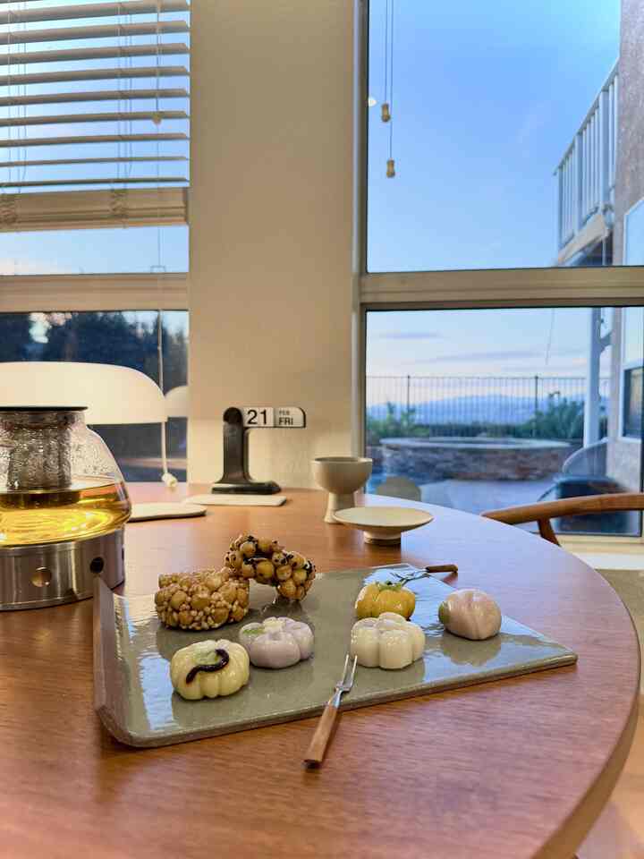 Tea with rice cake ✨

#teatime #dessert #onthetable #ceramics #pottery 