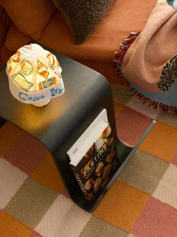 How about adding a vintage hat on your lamp? #orangeisnewblack #vintageatmosphere 