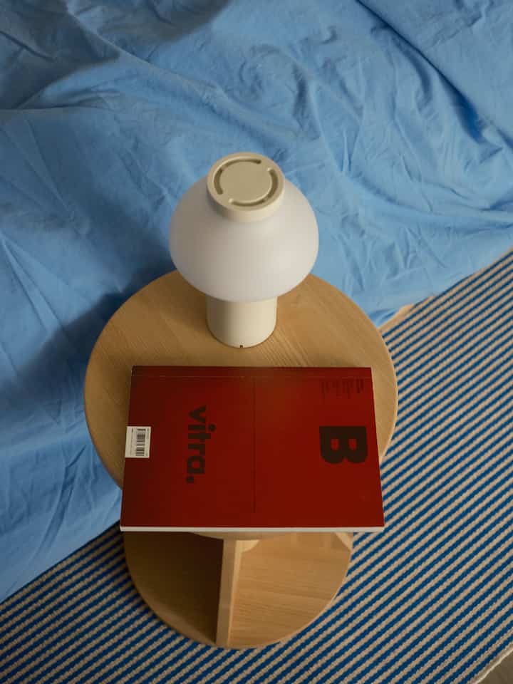 Love this color combo💙♥️ #beddingset #Beddingrecommendations #sidetable 