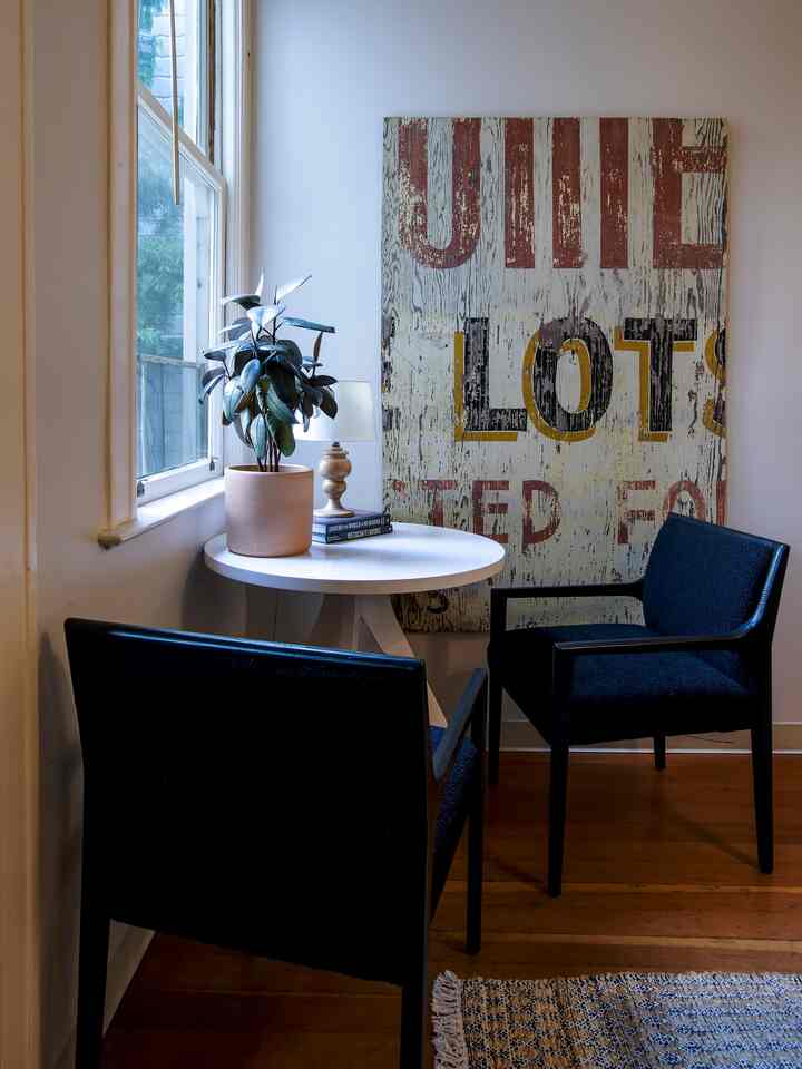 Corner dining moments made better by outside views! 
#diningtable #diningtable #diningchair #diningspace #dining #diningtablelighting 