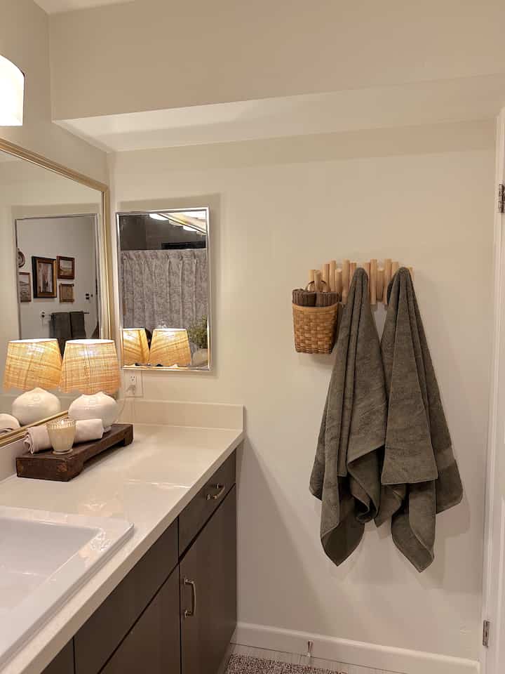 Cozy/moody bathroom decor 🤎 #cozy #traditionaldecor 